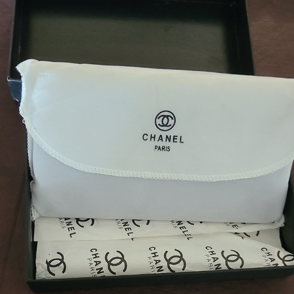 CHANEL Quilted Leather Wallet - Picture 1 of 10